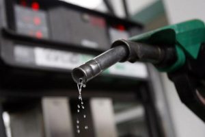A hazai üzemanyagárak változását alapvetően két tényező alakítja: az üzemanyagok nemzetközi piaci árváltozása és a forint-dollár árfolyamának alakulása.